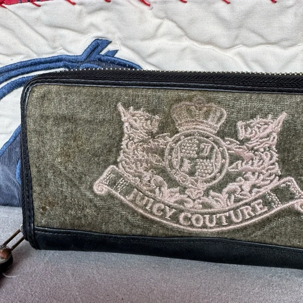 Vintage Juicy‎ Couture Scotties Daydreamer Velour Velvet Emroidered Wallet Y2K